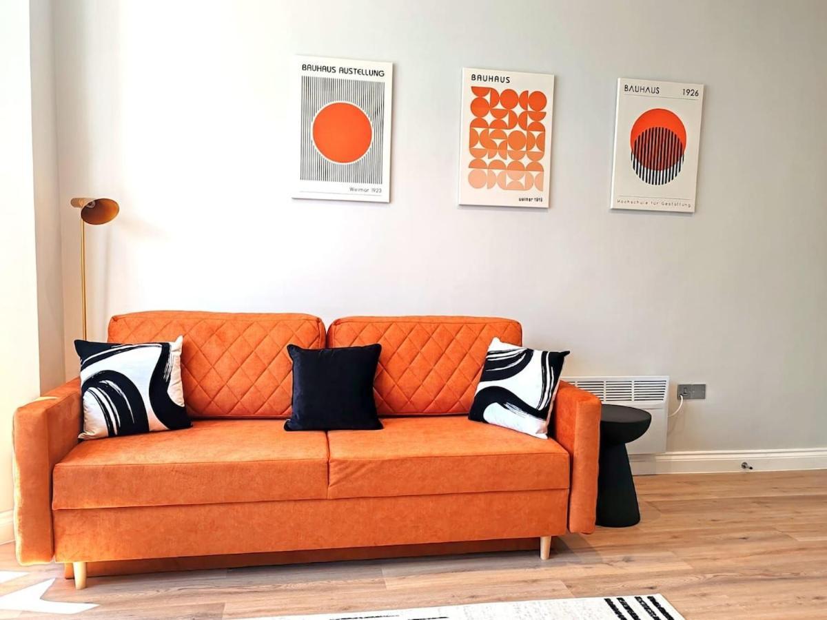 Stunning Modern Apartment Sleeps 4 - 6 Min Walk From Golden Beaches-Free Parking Bournemouth Eksteriør billede