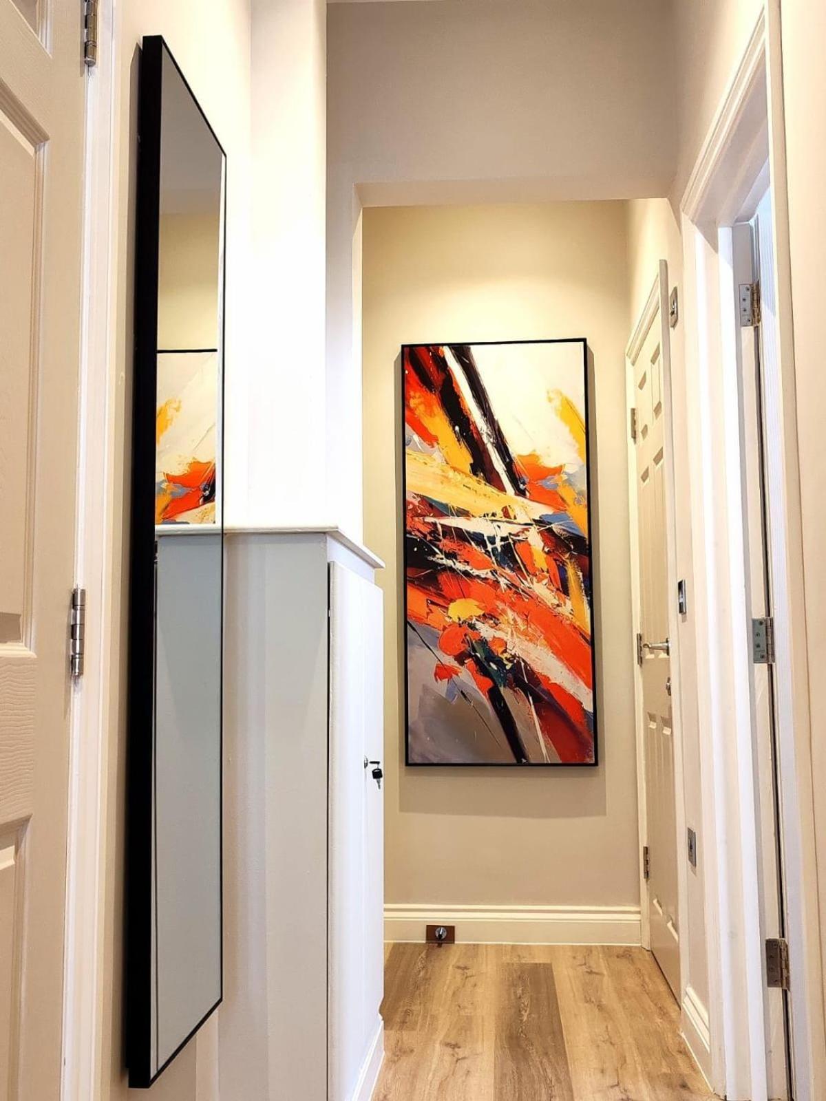 Stunning Modern Apartment Sleeps 4 - 6 Min Walk From Golden Beaches-Free Parking Bournemouth Eksteriør billede