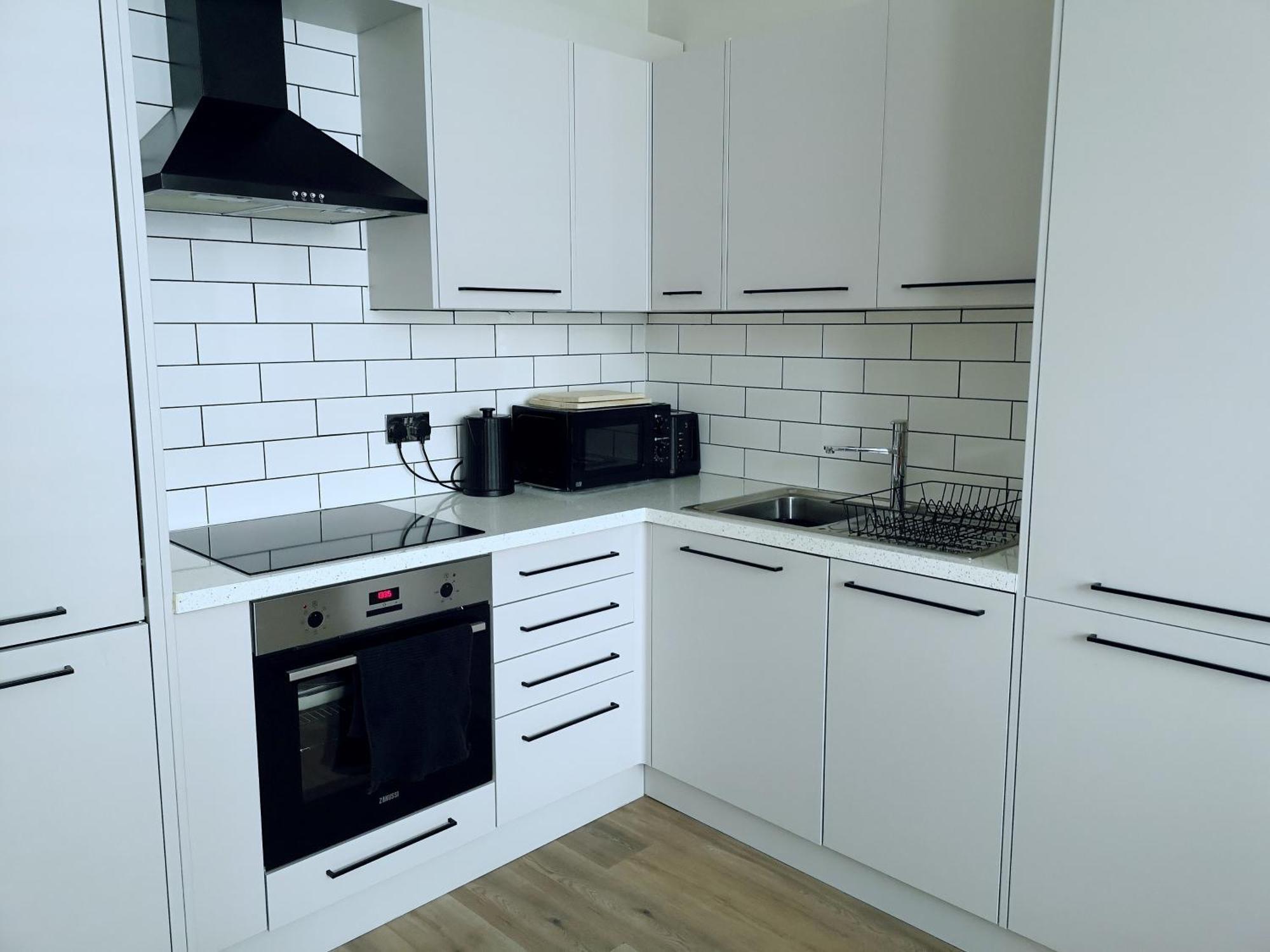 Stunning Modern Apartment Sleeps 4 - 6 Min Walk From Golden Beaches-Free Parking Bournemouth Eksteriør billede