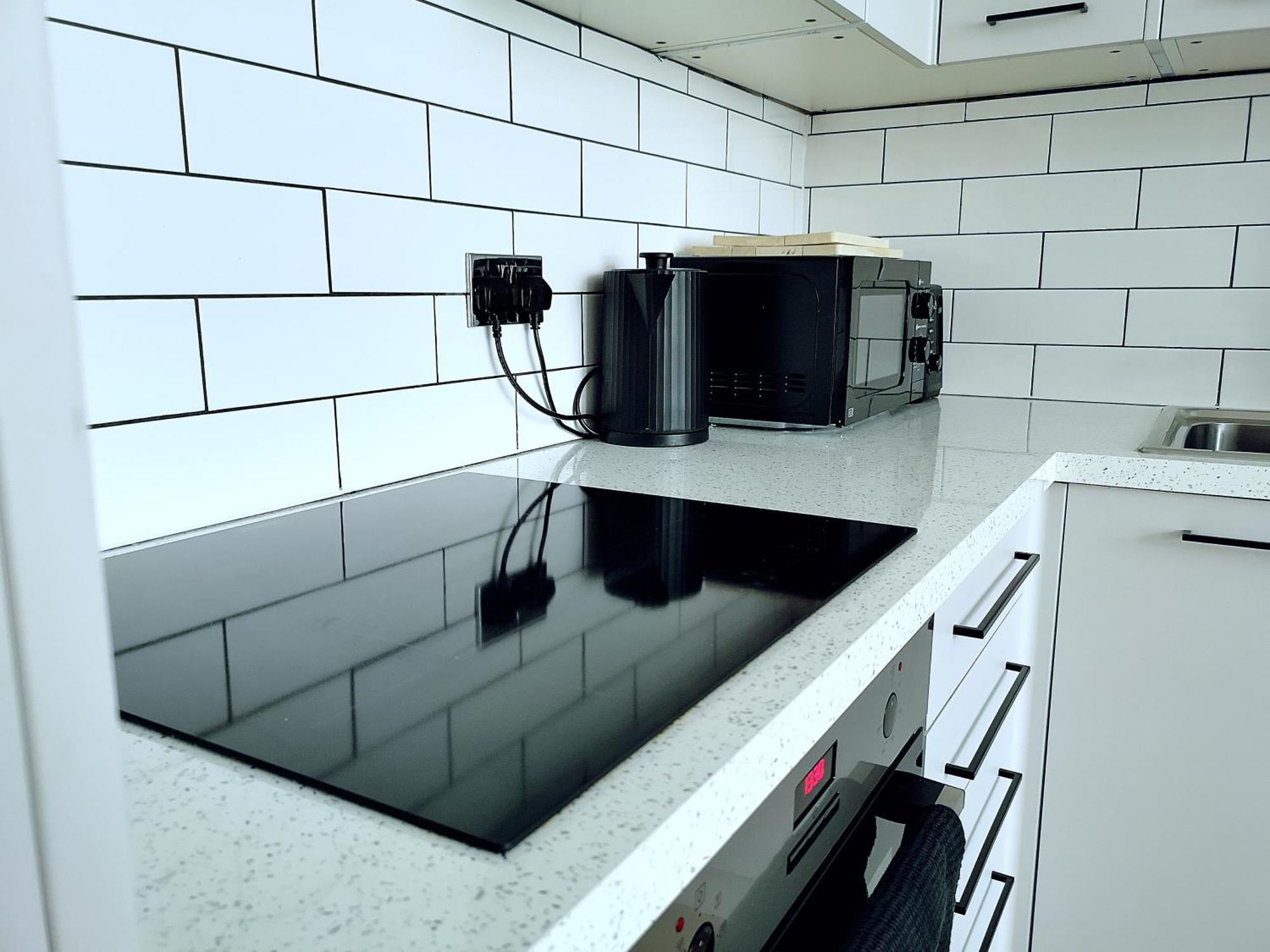 Stunning Modern Apartment Sleeps 4 - 6 Min Walk From Golden Beaches-Free Parking Bournemouth Eksteriør billede
